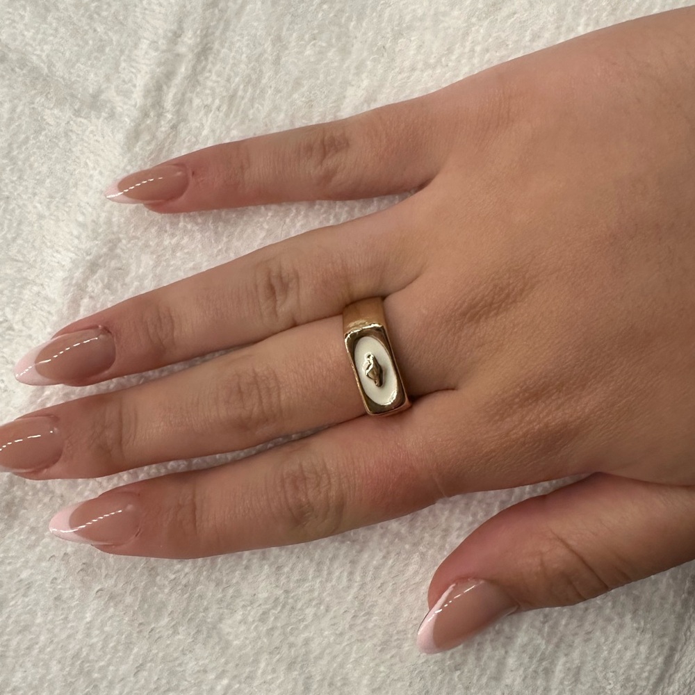 A gold planet ring